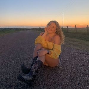 Meet your Posher, Kayla